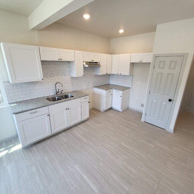 Foto del edificio - 647 Hammond Ave