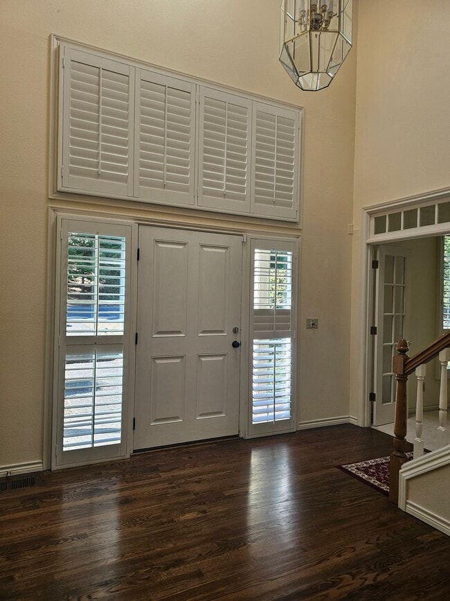 Building Photo - TRADITIONAL HOME IN PALISADES NEIGHBORHOOD...