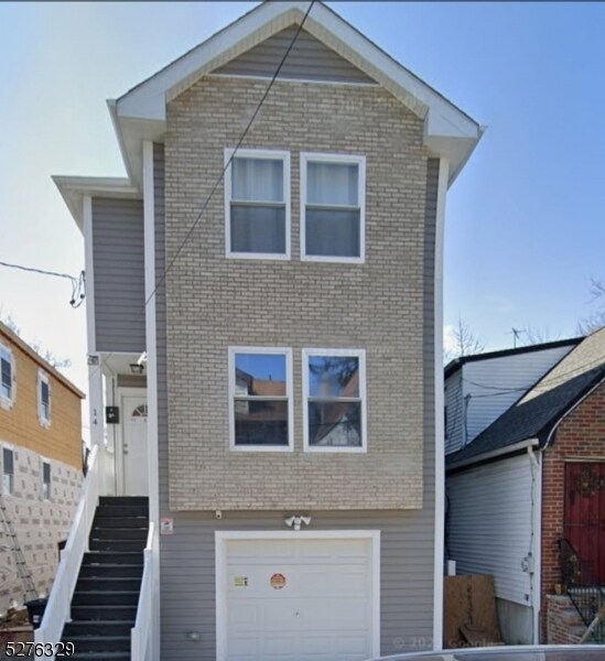 Primary Photo - 54 Holland St