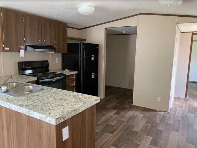 Foto del edificio - 1054 Meekins Rd