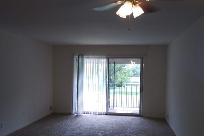 Livingroom - Hawk Lake Apartments & Townhomes