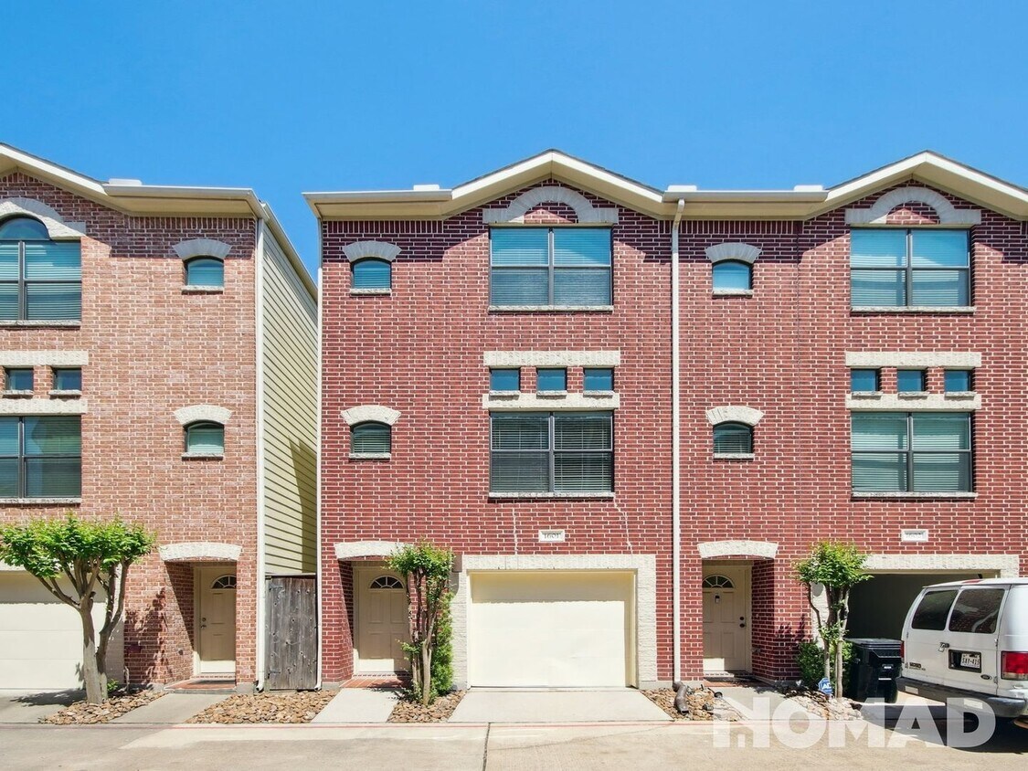 Primary Photo - 2 Bedroom 2 Bath 2 Car Garage Townhome
