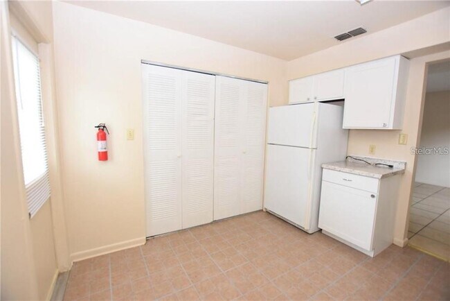 Foto del edificio - 1426 E Fern Rd