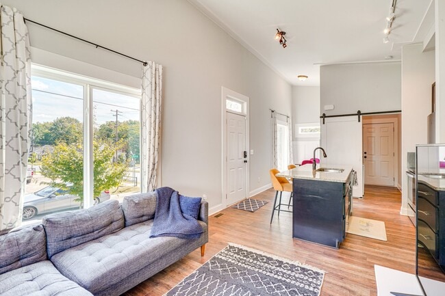 Building Photo - 325 Dowd St