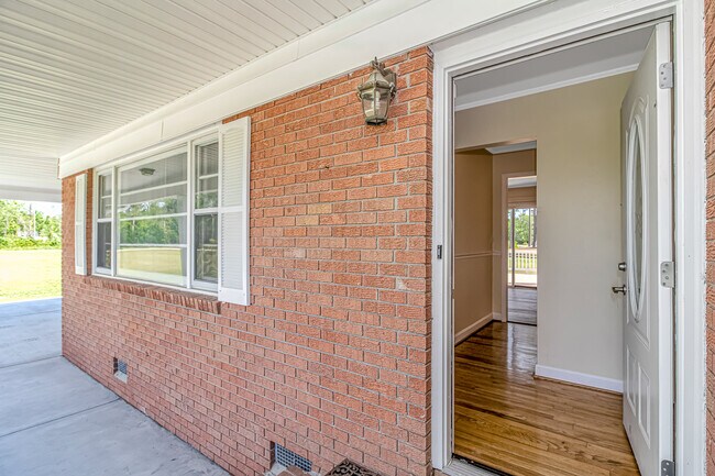 Building Photo - 1303 SC-90