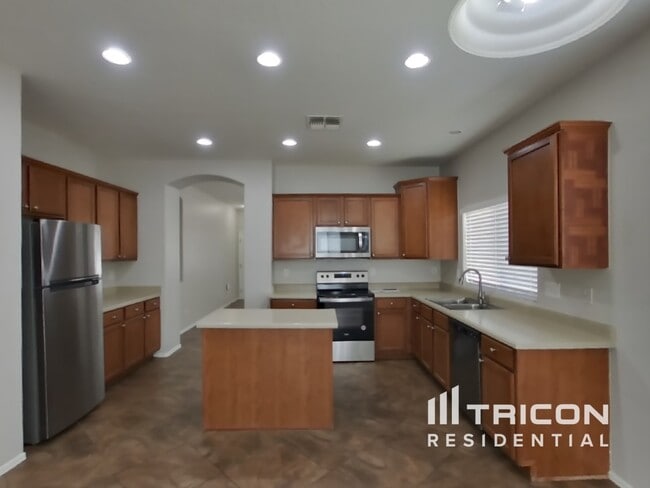 Building Photo - 8809 W Gardenia Ave