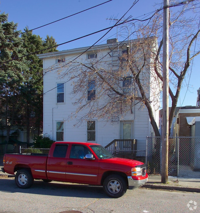 Building Photo - 320 3rd St