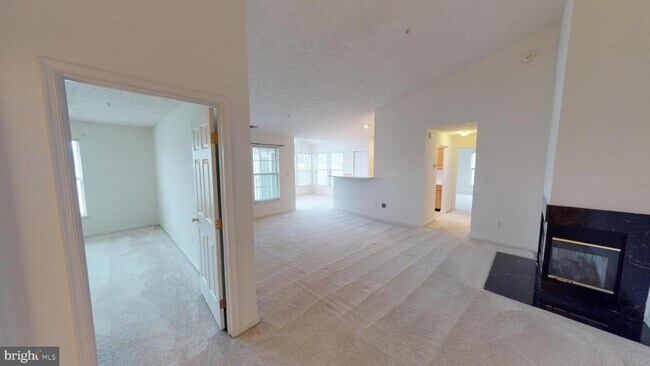 Building Photo - 2443 Blue Spring Ct