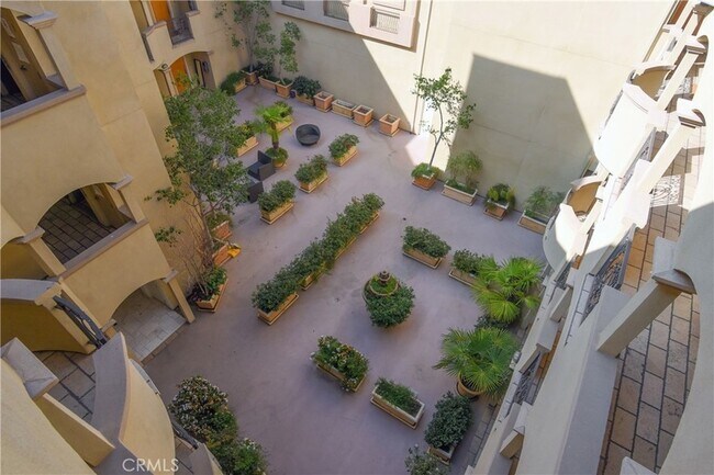 Foto del edificio - 11911 Mayfield Ave