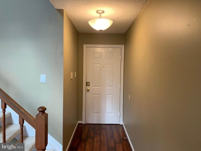 Building Photo - 12109 Greenway Ct