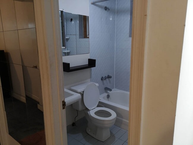 Building Photo - 1 Bedroom + 1 Bathroom Lower Level Unit