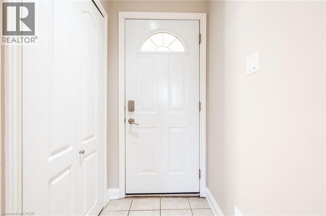 Photo du bâtiment - 1523 Constance Dr