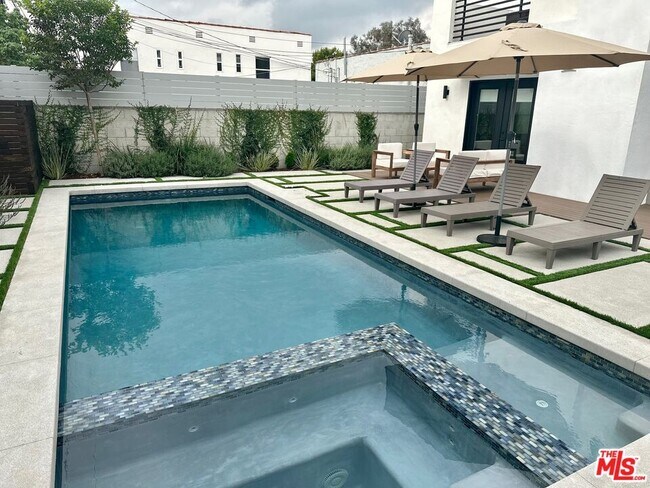 Foto del edificio - 1622 S Mansfield Ave