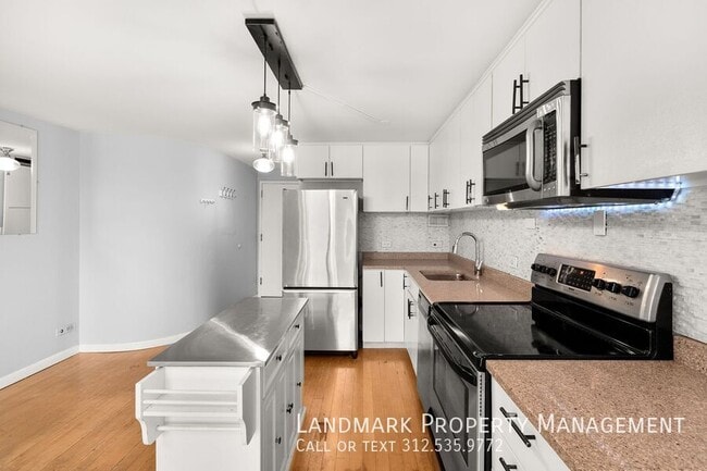Foto del edificio - 1221 N Dearborn St