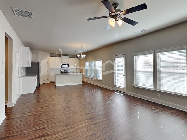 Foto del edificio - 30 Pratt Dr