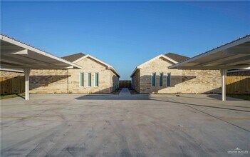 Building Photo - 31 Hiawatha Dr