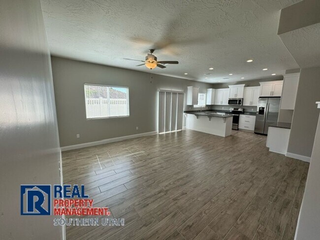 Foto del edificio - Brand New - River Trail Townhome