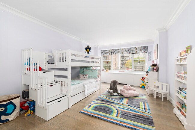 Building Photo - 340 E 64th St