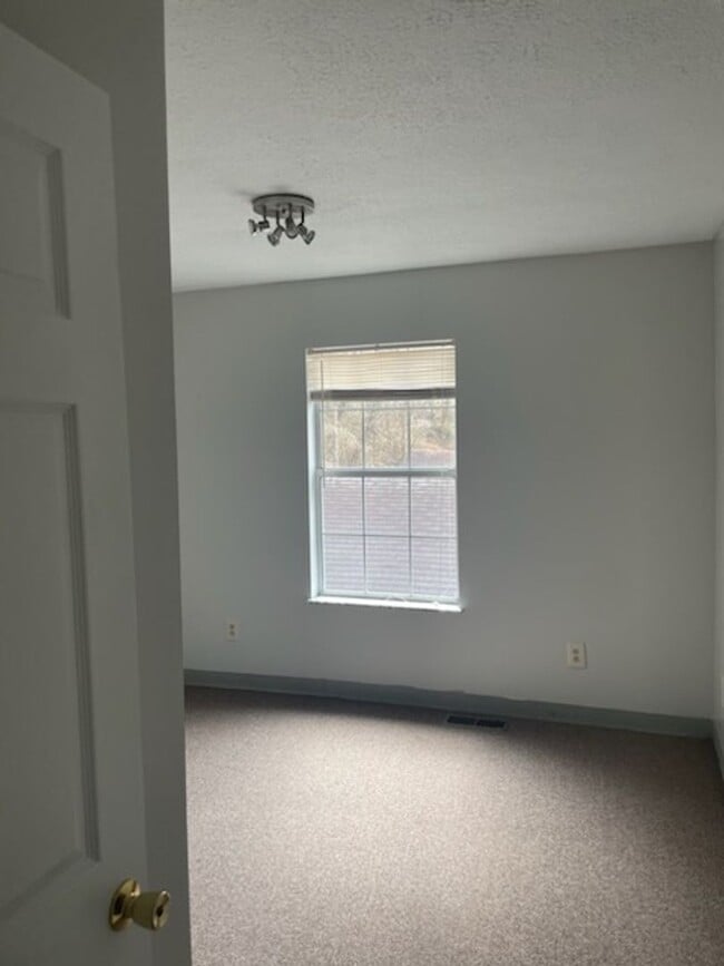 Building Photo - 170 Wertz Ave