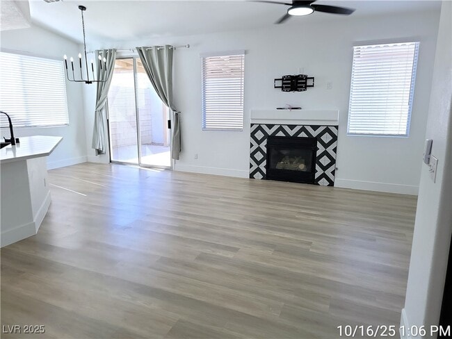 Building Photo - 201 Crown Imperial St