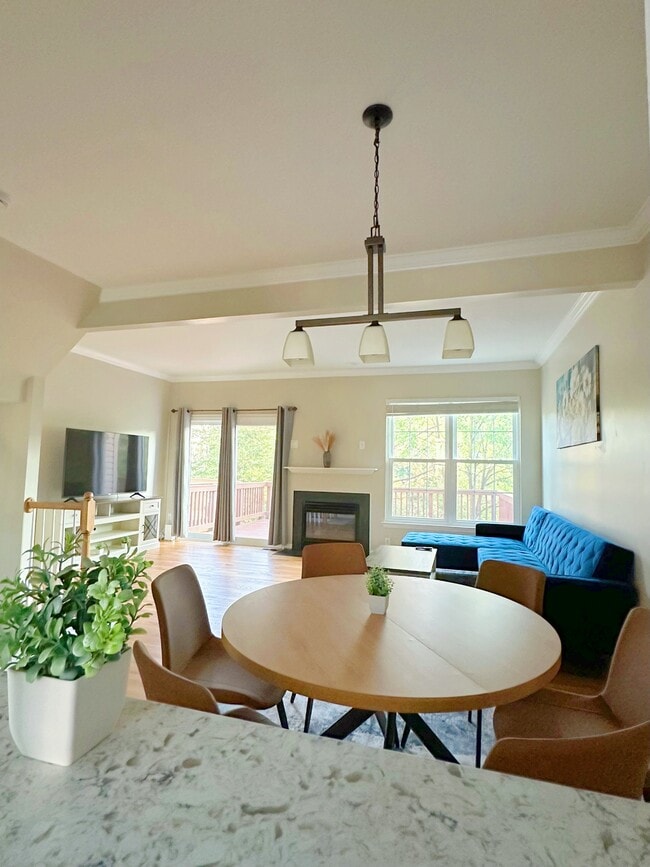 Building Photo - 45537 Lake Haven Ter