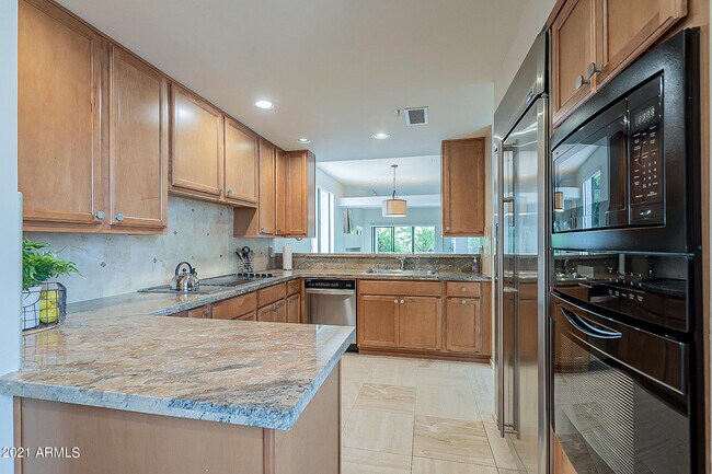 Building Photo - 7700 E Gainey Ranch Rd