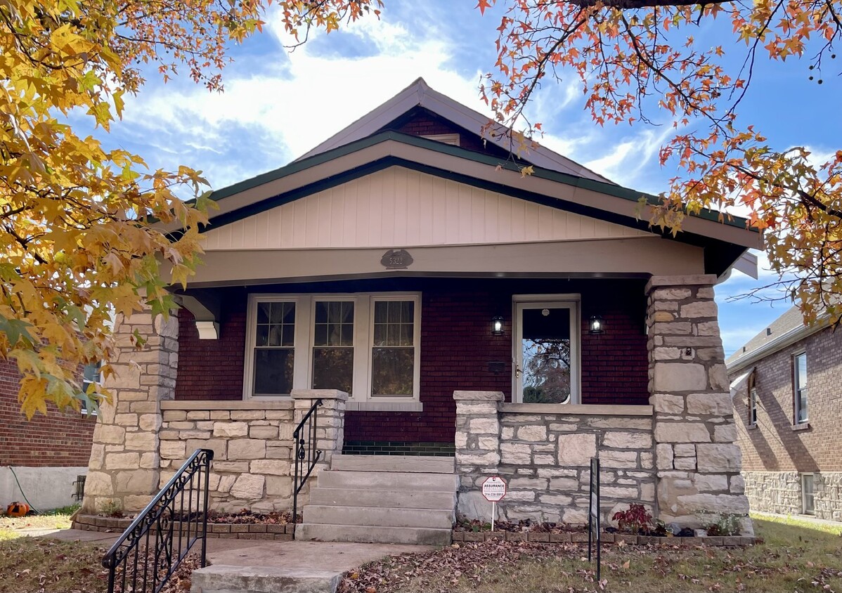 Primary Photo - Charming Fully Renovated 3-Bedroom Bungalo...