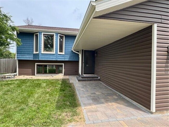 Building Photo - 1327 Windcrest Ave