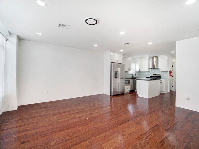 Building Photo - 8310 Newkirk Ave