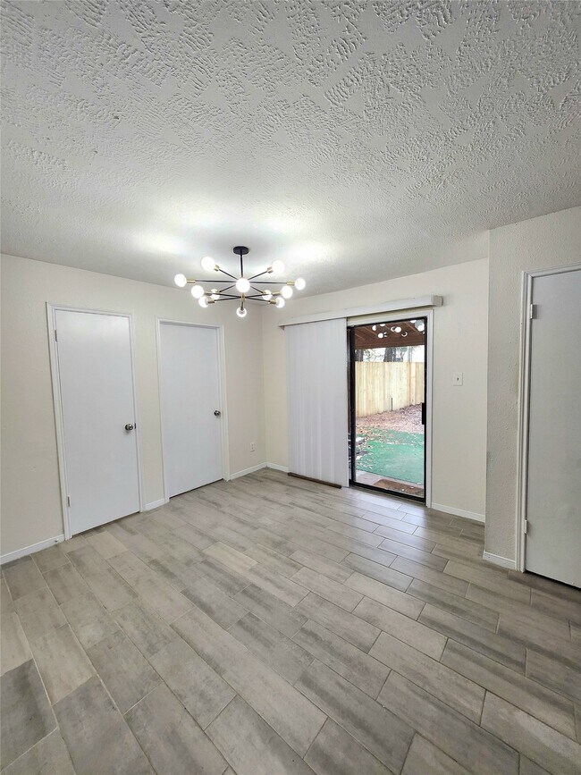 Foto del edificio - 10047 Emerald Creek Dr