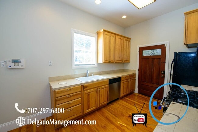 Building Photo - Vallejo Heritage District Home