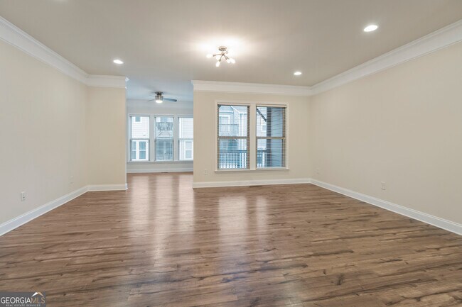 Foto del edificio - 1998 Bryant Park Ln