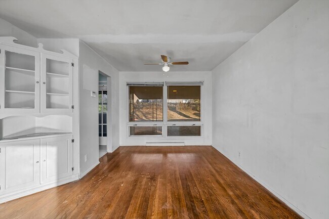 Foto del edificio - 9014 Ellison Dr