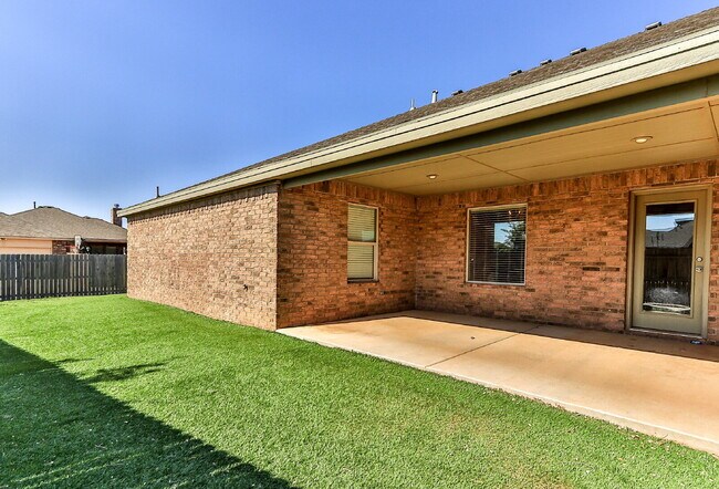 Building Photo - Half off first  full month's rent  "Experience Spacious Living: Stylish 3-Bed, 2-Bath Home in Lub...