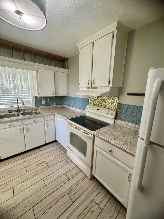 Building Photo - 3 Bed/1 Bath House