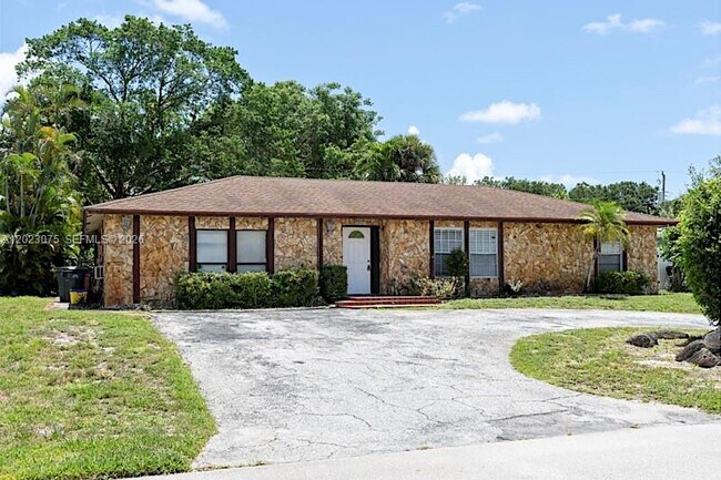 Foto del edificio - 3910 NW 4th Ct