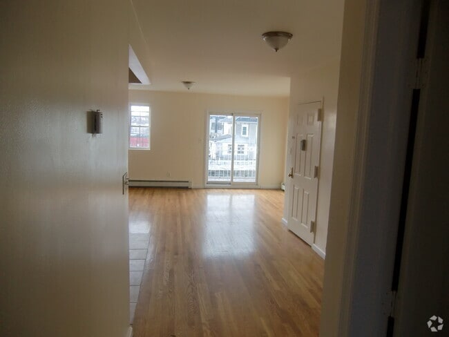 Building Photo - 2111 Dix Ave