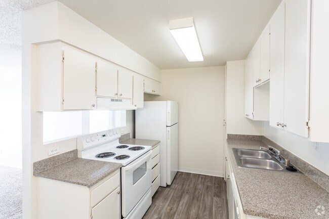 2HAB, 2BA - 910 ft² - Summit Apartments