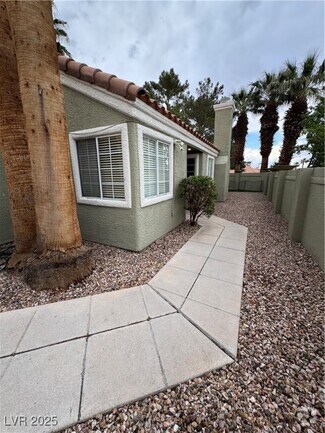 Building Photo - 9224 Kentucky Oaks Dr