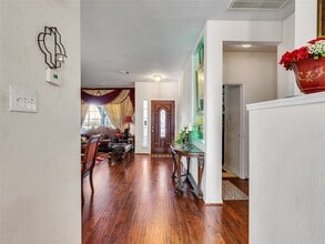 Building Photo - 5514 Gatesprings Ln