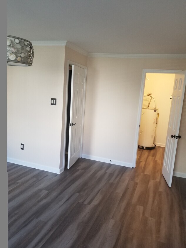 Foto principal - 204 Barry Ct
