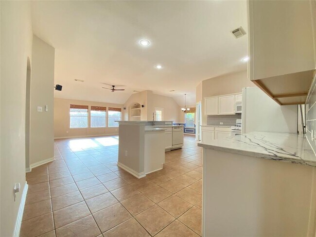 Building Photo - 3046 Keithwood Dr
