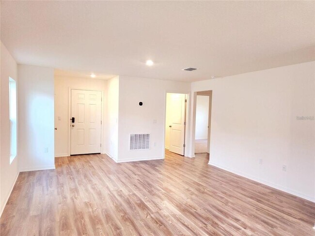 Foto del edificio - 1931 Golden Beak Dr