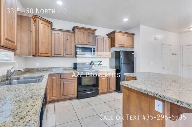 Building Photo - 33 E 150 N