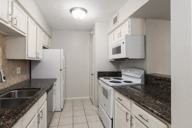 Building Photo - 10555 Turtlewood Ct