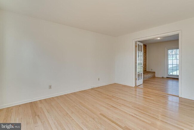Building Photo - 2419 1st St S