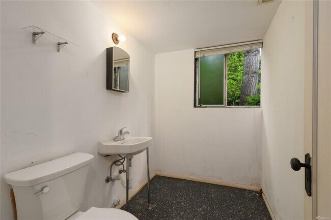 Building Photo - 1302 SW 125th Pl