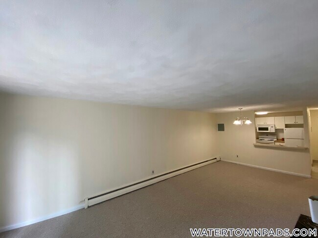 Building Photo - 16 Whites Ave