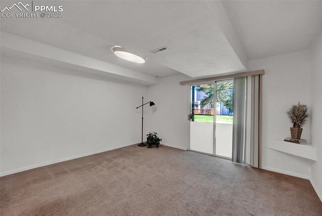 Foto del edificio - Charming 3BR Townhome in Colorado Springs