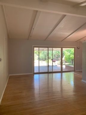 Foto del edificio - 6873 Cartwright St